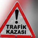 Bafra'da ağaca çarpan araç alev aldı: 3 yaralı