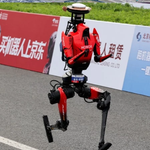 Çin'de insansı robot 100 metreyi Usain Bolt'tan daha hızlı koştu