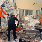 Endonezya’da 7,7’lik Deprem de en Az 51 Can Kaybı