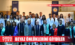 DAÜ Eczacılık Fakültesi öğrencileri beyaz önlüklerini giydi