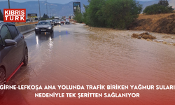 Girne-Lefkoşa ana yolunda trafik biriken yağmur suları nedeniyle tek şeritten sağlanıyor