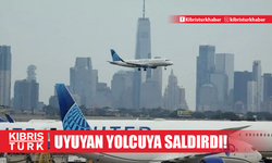 Uçakta skandal olay: Uyuyan yolcuya tekme tokat saldırdı!