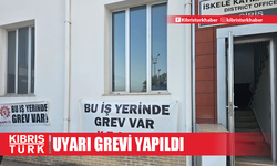 3 sendika İskele Kaza Tapu Amirliğinde uyarı grevi yaptı