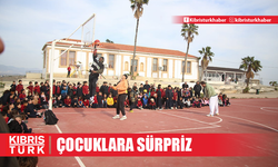 Basketbolculardan çocuklara sürpriz