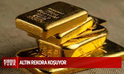 Altın rekora yakın seviyede beklemeye devam ediyor