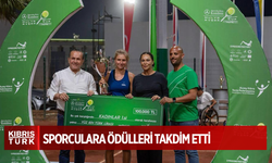 Fikri Ataoğlu “Hülya Avşar Cup”ta: Genç Sporculara Ödüllerini Verdi
