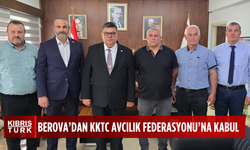 Maliye Bakanı Berova, KKTC Avcılık Federasyonu Başkanı Saygıner ve heyetini kabul etti