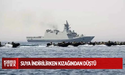 Kuzey Kore'de savaş gemisi suya indirilirken kızağından düştü