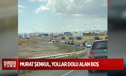 Yollar dolu alan boş çünkü birçok insan alana ulaşamıyor.