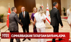 Tatar ve eşi halkla bayramlaştı
