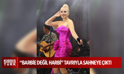 Funda Arar, Girne’de “Barbie Değil Harbi” Tavrıyla Sahneye Çıktı