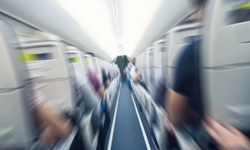 Amerikan hava yolu şirketine ait uçakta ani irtifa kaybı sonrası yolcular hastaneye kaldırıldı