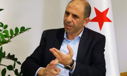 Kudret Özersay’dan Rum gençlerin bayrak yakmasına sert tepki: