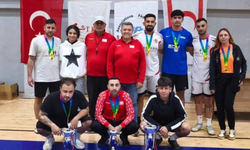 Futbol Tenisi Cumhuriyet Kupası’nda erkeklerde Adaspor, kadınlarda DAÜ şampiyon oldu