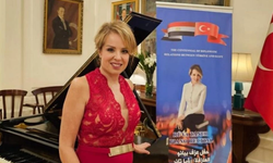 Piyanist Rüya Taner, Kahire'deki resitalde sanatseverlerle buluştu