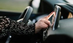 Bilim insanları, araçlardaki dokunmatik ekranlara karşı uyardı