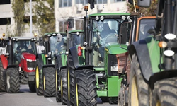 Yunanistan'da çiftçiler, Selanik Limanı'nı ulaşıma kapattı