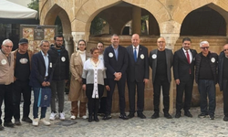 Hakan Dinçyürek, sağlığına kavuşan Parkinson hastaları ve sağlık ekibiyle bir araya geldi