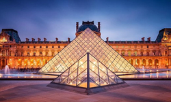 Louvre Müzesi bu kez de kapanma tehlikesiyle karşı karşıya