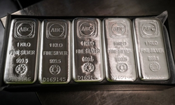 Gümüş rekor seviyeye yakın seyrediyor