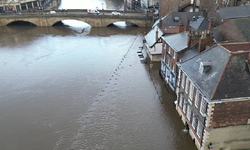 Bram fırtınasının etkili olduğu York kentinde evler ve sokaklar sular altında kaldı