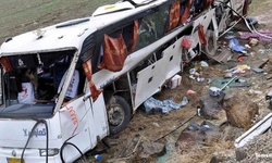 İran'da otobüs kazasında 13 kişi hayatını kaybetti