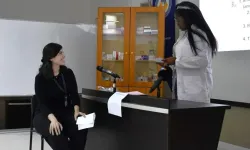 DAÜ’de Eczacılık Öğrencileri Hasta Bilgilendirme Becerilerini Yarıştırdı