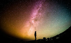 Bilim insanları evrenin “yamuk” olduğunu ileri sürdü