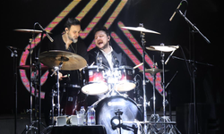 Sahne Ona Dar Geldi! Ekin Uzunlar Kemençeyi Bıraktı, Bateriye Geçti