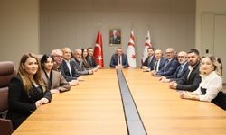 Erhürman, Türk – Arap ve Avrupa Birliği Ülkeleri İş İnsanları Derneği heyetini kabul etti