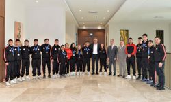 Cumhurbaşkanı Erhürman, Güreş Federasyonu’ndan bir heyetle görüştü