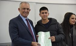 Karneler dağıtıldı... 57 bin 413 öğrenci tatile girdi