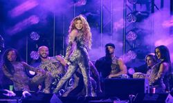 Shakira dünya turnesiyle hasılat rekoru kırdı