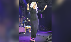 Yıldız Tilbe Les Ambassadeurs’ta Coşkuyu Zirveye Taşıdı