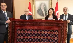 Bahçeli: Öcalan’ın gönderdiği kilime “27 Şubat 2025 Barış ve Demokrasi Kilimi” adını verdim