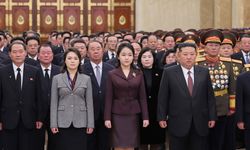 Kuzey Kore lideri Kim'in aile anıtını kızıyla ziyaret etmesi "varis" tartışmalarını alevlendirdi