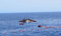 Umuda yolculuk kabusa döndü: 200 kişiyi taşıyan tekne alabora oldu