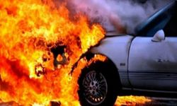 Çayırova-Bafra Anayolu’nda araç yangını: Motor ve iç kısım zarar gördü