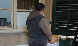 Ercan Havalimanı'nda üzerimde 7 gram uyuşturucu barındırmakla itham edilen zanlı bir ay tutuklu