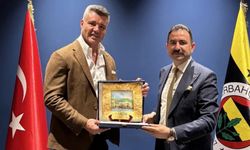 Uyuşturucu testi pozitif çıkan Sadettin Saran'a Yeşilay'dan plaket!