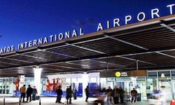 Baf Havalimanı’nda kaçak tütün operasyonu: Kıbrıslı Türk yolcu 72 karton tütünle yakalandı