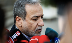 İran’dan ABD’ye Tatbikat Resti: “Dünya Bu Saçmalığı İzliyor”