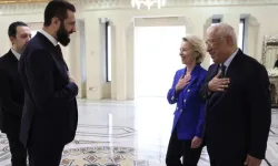 “Yaşıyor mu, darbe mi yapıldı?” deniyordu... Tüm senaryolar çöktü: Şara hakkındaki söylentileri bitiren görüntü!