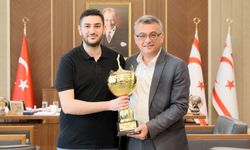 Cumhurbaşkanı Erhürman, Milli Bilardocu Mustafa Alnar’ı kabul etti