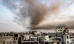 İsrail, Gazze Şeridi'nin çeşitli bölgelerine hava ve topçu saldırıları düzenledi