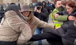 Terör örgütü YPG yandaşları Londra'da vatandaşlara saldırdı