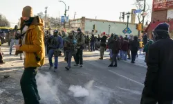 Minneapolis savaş alanına döndü! Protestoculara kimyasal madde yağmuru