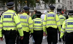 Almanya'da terör örgütü yandaşları polise saldırdı