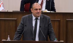 Meclis’te erken seçim polemiği: Barçın’dan sert eleştiriler, UBP’den “sandıktan korkmayız” yanıtı