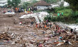 Endonezya’yı Toprak Yuttu: 25 Kişi Hayatını Kaybetti